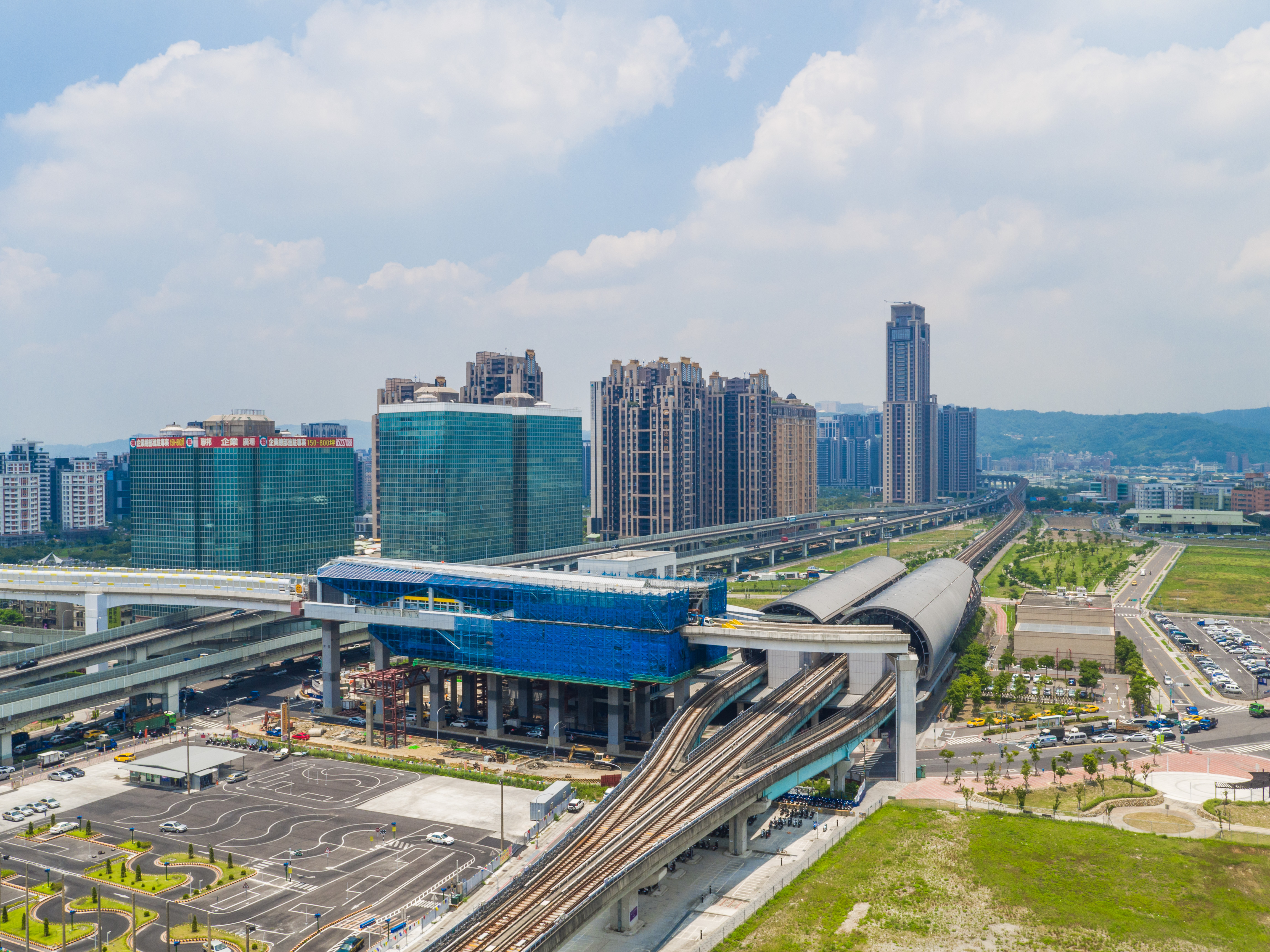 軌 道 經 濟 發 威 , 沿 著 交 通 動 線 購 屋 , 仍 是 消 費 者 最 大 考 量 。 ( 資 料 照 ─ 鄉 林 提 供 ) 軌 道 經 濟 發 威 , 沿 著 交 通 動 線 購 屋 , 仍 是 消 費 者 最 大 考 量 。 ( 資 料 照 ─ 鄉 林 提 供 )