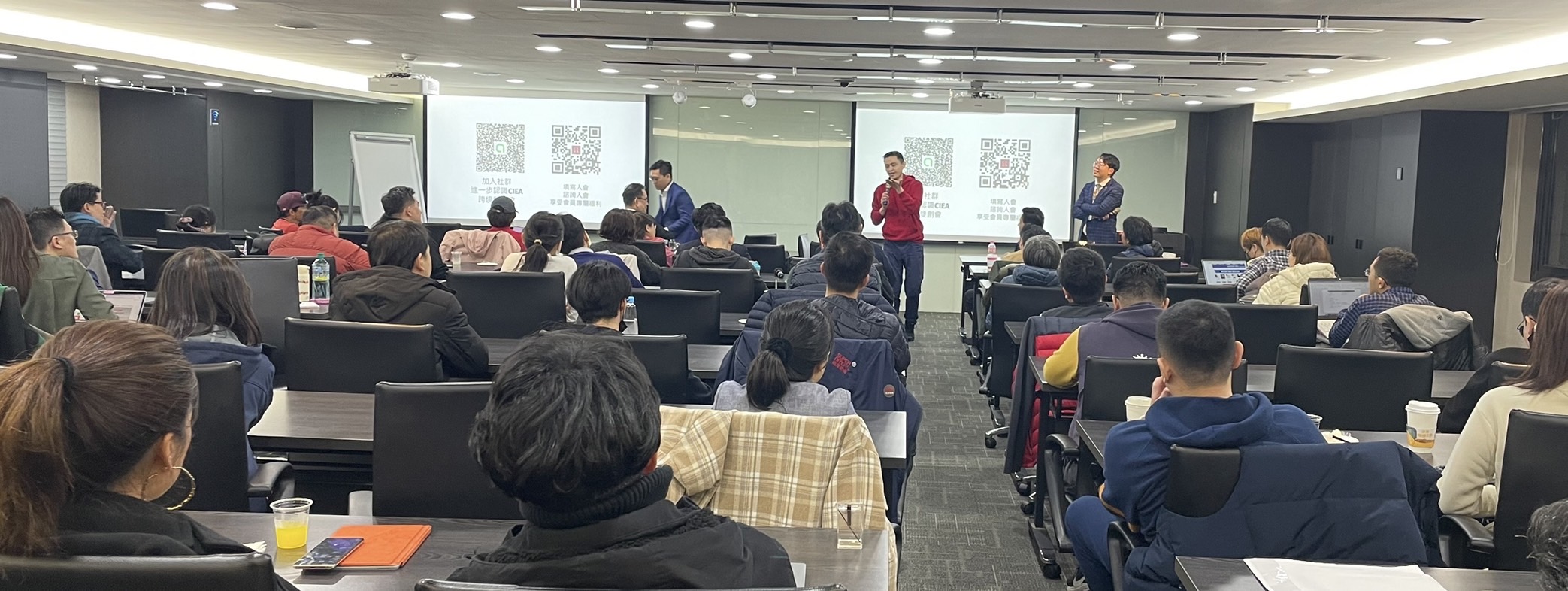 「 跨 境 創 新 創 業 協 會 」 持 續 舉 辦 精 彩 的 創 業 講 座 ， 筆 者 也 有 認 領 一 場 ， 義 務 分 享 「 ０ 元 創 業 到 投 身 公 益 及 社 會 企 業 的 發 展 歷 程 」 ， 希 望 協 助 到 青 年 創 業 者 ！ 