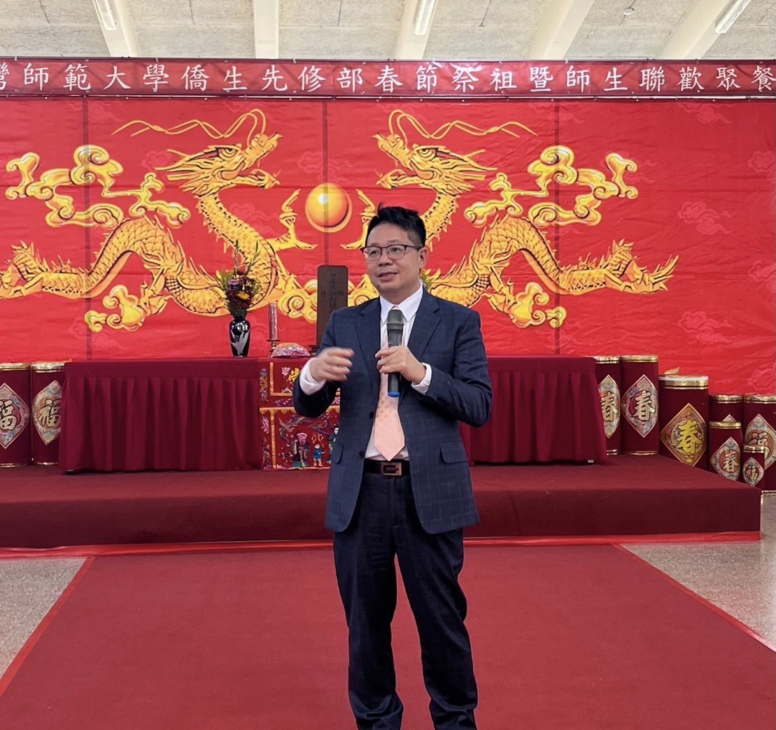 畢 業 以 後 常 常 受 邀 回 母 校 參 加 祭 祖 ， 是 我 最 開 心 的 時 刻 ， 時 常 想 起 從 前 ， 曾 經 在 台 下 盼 望 自 己 抽 到 獎 的 心 情 ， 如 今 角 色 換 了 ， 意 義 深 遠 。 