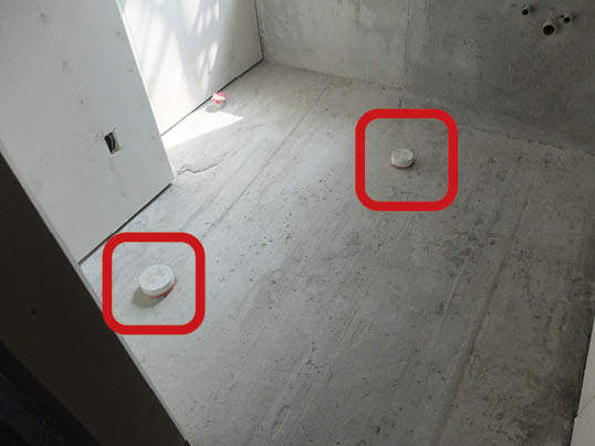 浴 廁 在 施 工 時 , 應 將 給 水 配 管 施 工 中 裸 露 之 開 口 部 位 設 置 保 護 套 管 或 管 塞 , 避 免 異 物 掉 落 導 致 阻 塞 。 浴 廁 在 施 工 時 , 應 將 給 水 配 管 施 工 中 裸 露 之 開 口 部 位 設 置 保 護 套 管 或 管 塞 , 避 免 異 物 掉 落 導 致 阻 塞 。