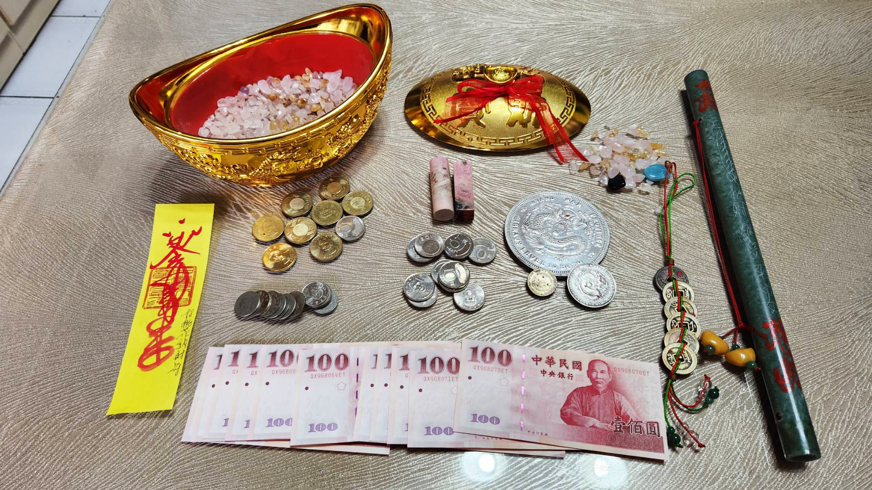 龍 年 聚 寶 盆 主 打 招 好 人 緣 的 桃 花 運 。 