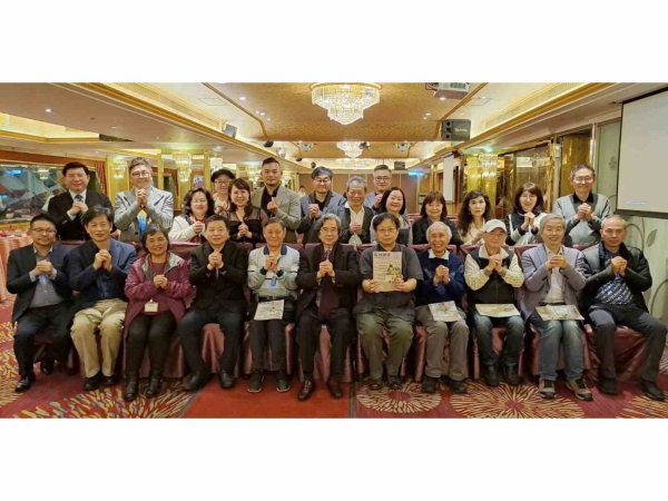 公督盟舉辦的聚善宴，邀請各界代表共同商議，以期做好監督新的國會工作。國策顧問顧忠華教授、施信民理事長也有出席指導。
