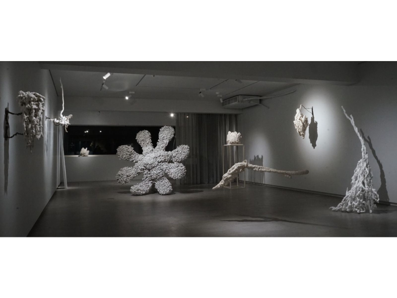 南方雪 何宇森雕塑個展夜間呈現