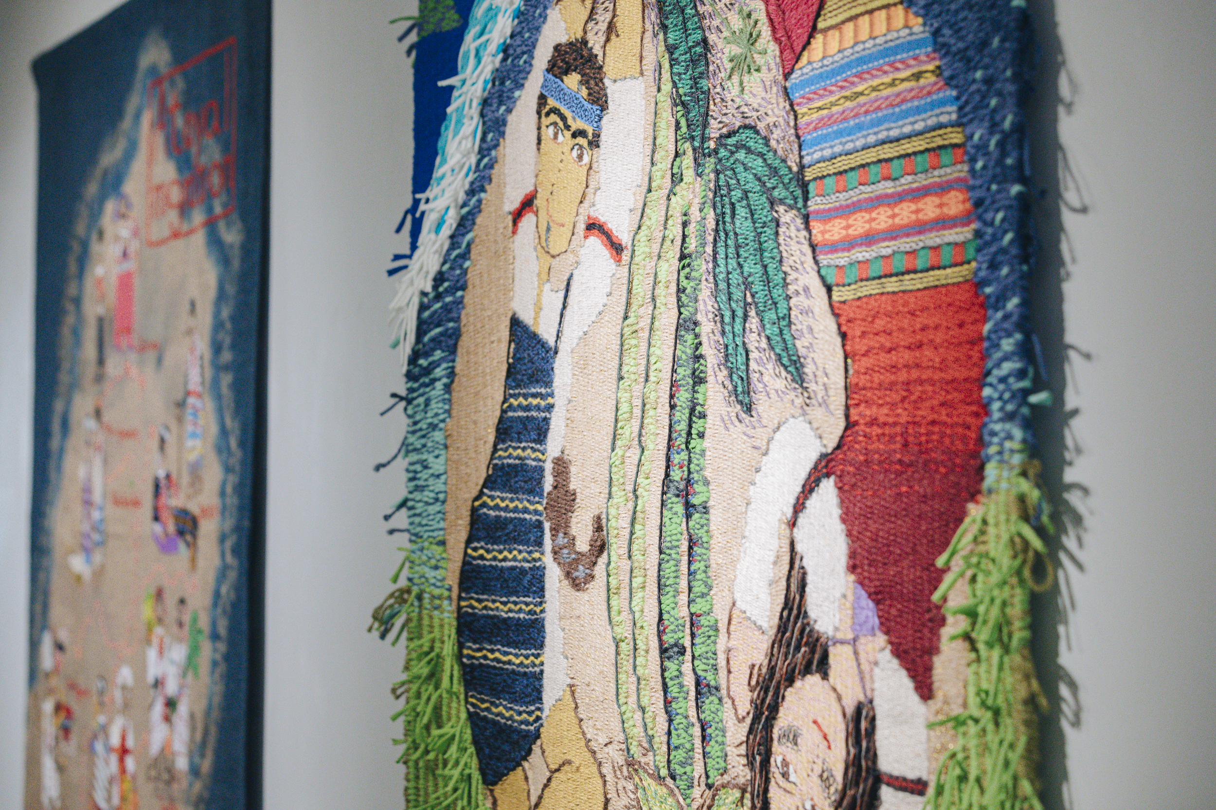 「 台 灣 寶 」 系 列 作 品 《 泰 雅 族 遷 徙 圖 》 、 《 死 之 華 I I 》 局 部 。 「 台 灣 寶 」 系 列 作 品 《 泰 雅 族 遷 徙 圖 》 、 《 死 之 華 I I 》 局 部 。