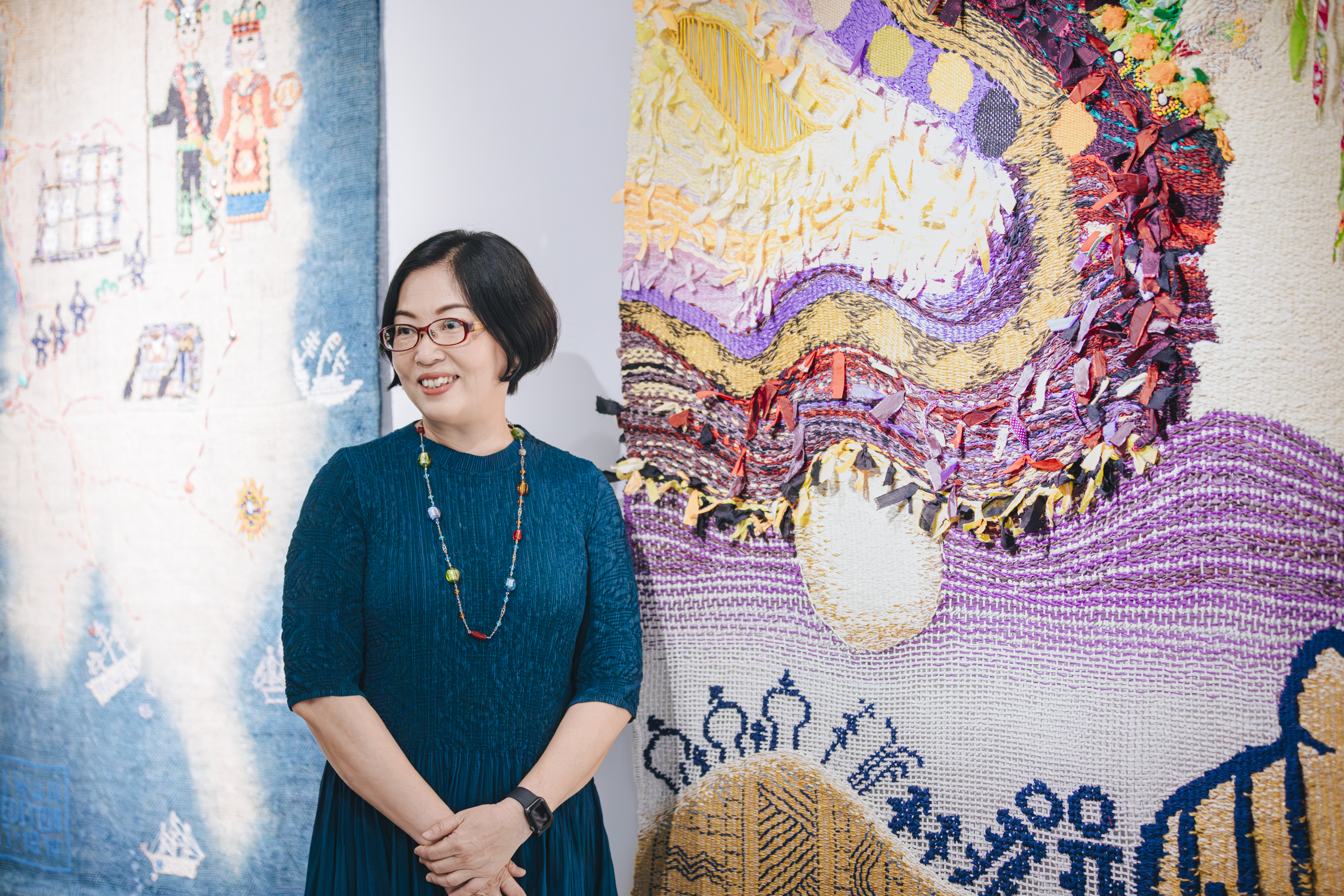 鄧 文 貞 與 作 品 《 壺 生 》 合 影 。 結 語 鄧 文 貞 與 作 品 《 壺 生 》 合 影 。 結 語