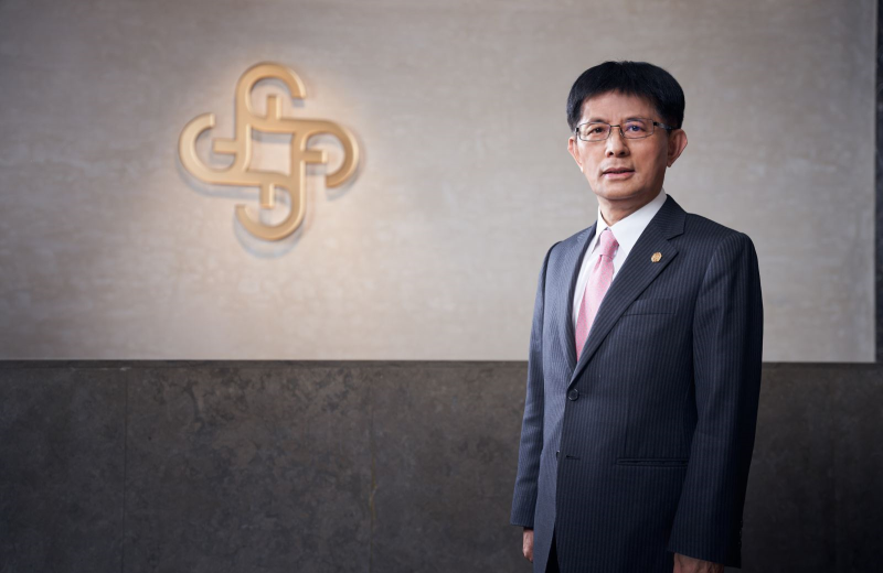 在中租控股董事長陳鳳龍領導下，中租控股連續五年入選道瓊永續指數(Dow Jones Sustainability Indices, DJSI)成分股