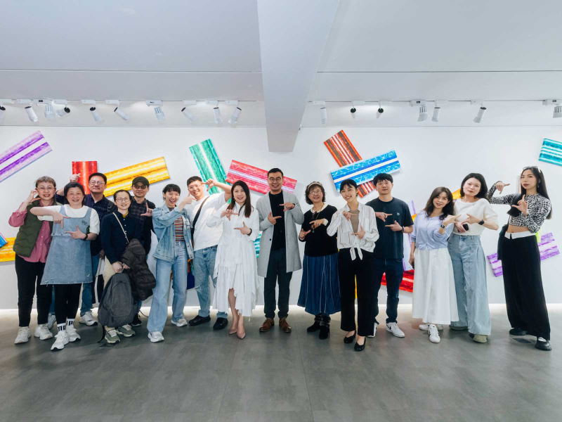 ALL OVER呂迦諾個展開幕大合照。