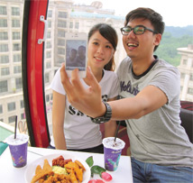 打造七夕浪漫 摩天輪、求婚桌、<a href=