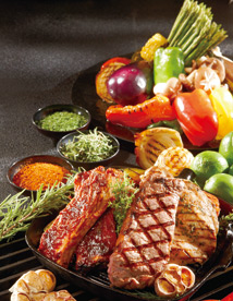 中秋賞月光 飯店池畔、自家烤肉趣