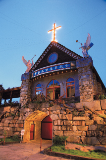 訪排灣魯凱部落 探奇石板屋文化