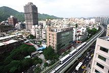 央行總裁彭淮南暗示升息 <a href=