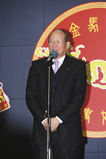 盧峯海月薪100K 號召青年登船51724