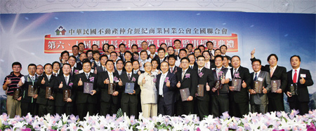 上任新期許 理事長<a href=