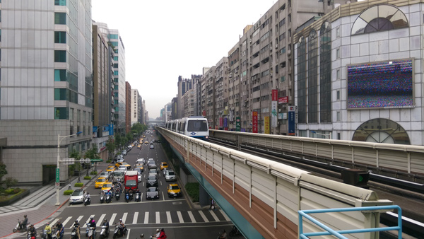 花3000萬 舊<a href=