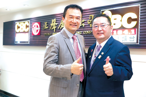 全台唯一3D浮空投影  世紀婚禮宛如在國外