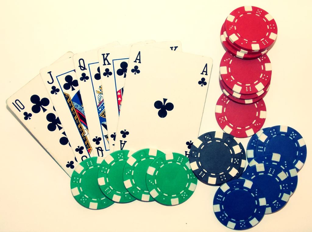 德州撲克冠軍揭開股市及<span style='color:red'>牌桌</span>上致勝關鍵：耐性是人生的基本功